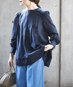 極美品✨定価１.６万❤️　ネイビー　洗える　コットンシルクローンピンタックのサムネイル
