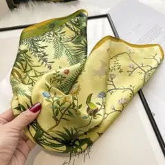 植物と鳥柄のシルク100%スカーフ　12匁絹バンダナハンカチ　約 53cm 上品