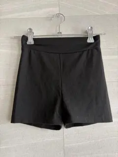 シンプル ブラック ショートパンツ