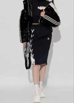 希少adidas ブラックギャザースカート