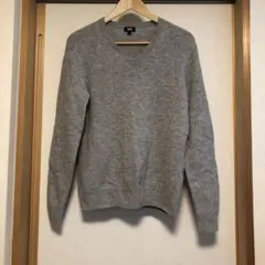 UNIQLO グレー Vネックセーター Mサイズ