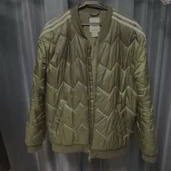 adidas キルティングジャケット オリーブグリーン