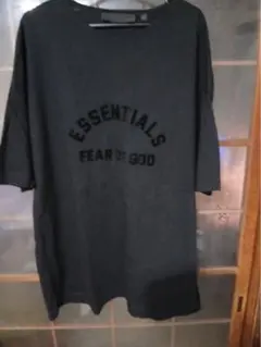 FEAR OF GODのESSENTIALSラインTシャツのサムネイル