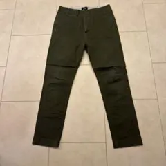 オリーブグリーンスリムフィットチノパン