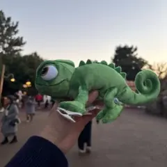 ラプンツェルのパスカルぬいぐるみ