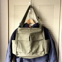 大容量キャンバス トート型ショルダーバッグ、カーキの多ポケット