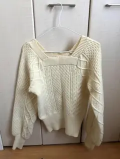 スクエアケーブル編みニット