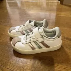 adidas キッズスニーカー 18cm