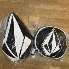 新品未使用　Volcom ロゴ入りクッション 2個セットのサムネイル