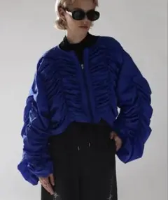青いギャザー入りクロップドジャケットのサムネイル