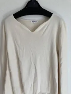 ナチュラルビューティーベーシック　ハートネックニット