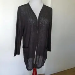 黒の長袖カーディガン