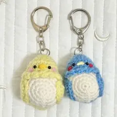 ハンドメイド　小鳥　ことり　編み物　黄色　青色　キーホルダー