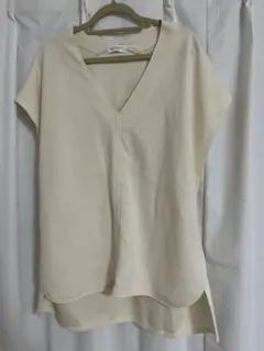 クリーム色 Vネック 半袖トップス