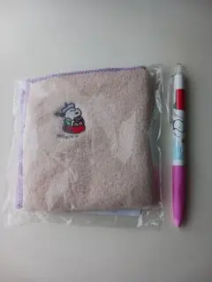 スヌーピーのハンドタオルとボールペン