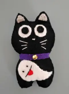 ハンドメイド　黒猫ちゃんとおばけのブローチです　ハロウィンに