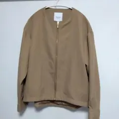 ベージュ ジップアップジャンパー
