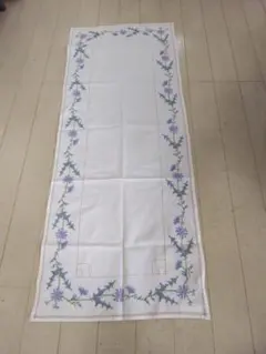 刺繍入りホワイトテーブルロングクロスビンテージハンドメイド ビンテージの白い長方形、刺繍入りのテーブルクロス。 - Etsy 日本