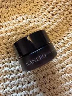 KANEBO LIVELY SKIN WEAR ファンデーションのサムネイル