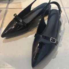 ブラックエナメル　ポインテッドトゥ　ハイヒール