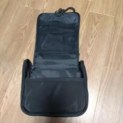 黒のナイロン トラベルポーチ