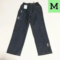猫柄　刺繍ジーンズ　ストレートデニム　レディース【新品・タグ付き】