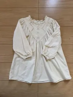 ZARAkidsアイボリー刺繍入り長袖ワンピース 100cm