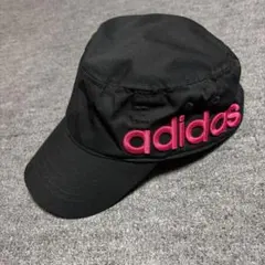 adidas 黒/ピンク キャップ