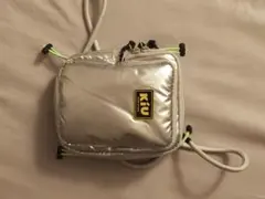 KiU パフィーミニクロスボディバッグ シルバー