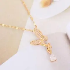 ネックレス　レディース　蝶々 バタフライ かわいい　おしゃれ ゴールド 新品