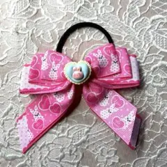 うさぎプリントのピンクヘアゴム