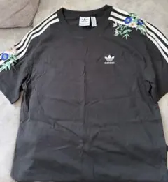 adidas オリジナルス 花柄刺繍 スリーストライプ Tシャツのサムネイル