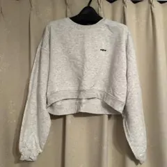 クロップドトレーナー