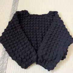 黒い立体テクスチャー長袖クロップドトップス