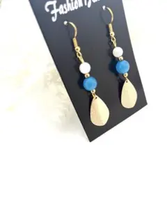 青白天然石のドロップ型ピアス　金属アレルギー対応