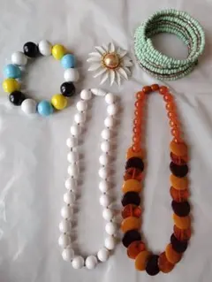 アクセサリー（ネックレス、ブレスレット、ブローチ）まとめ売り