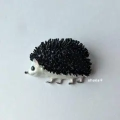 【J19】ハリネズミのブローチ　動物　可愛い　ラッキーアニマル　北欧風