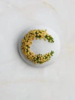 ミモザブローチ　三日月リース