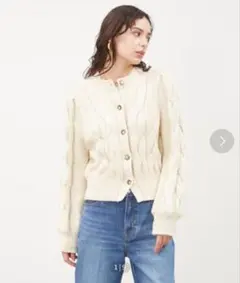 Mila Owen ミラオーウェン　ケーブルスコッチ釦短丈ケーブルニットカーデ