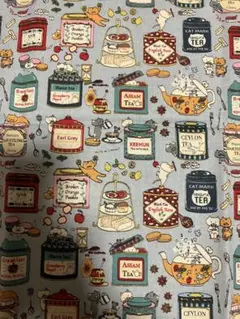 猫とティー缶柄の綿麻生地　ブルー