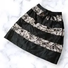 美品　ひざ丈スカート　花柄　ボーダー　フレア　リボン　黒白　M