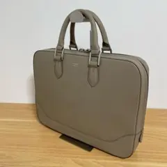 ペッレモルビダ　キャピターノ　ビジネスバッグ　レザー　ベージュ