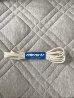 adidas アイボリー 靴ひものサムネイル