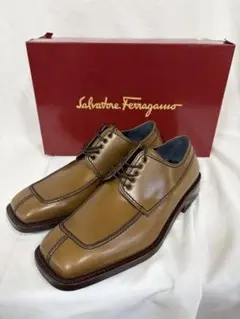 ① Salvatore Ferragamo レザーシューズ ブラウンのサムネイル