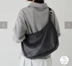 russet ブラック ソフトレザーラウンドビッグショルダーバッグ