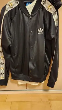 adidasライブパーカー