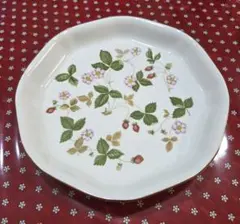 Wedgwood Wild Strawberry 八角形皿