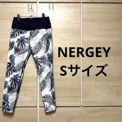 NERGY 白 黒 モンステラ 葉柄 ヨガパンツ S ボタニカル柄 モノトーン