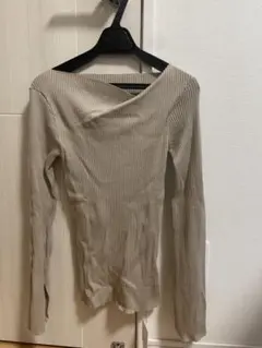オフショルダーリブ編み長袖トップス F ベージュ