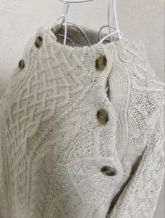 ケーブル編み長袖セーター